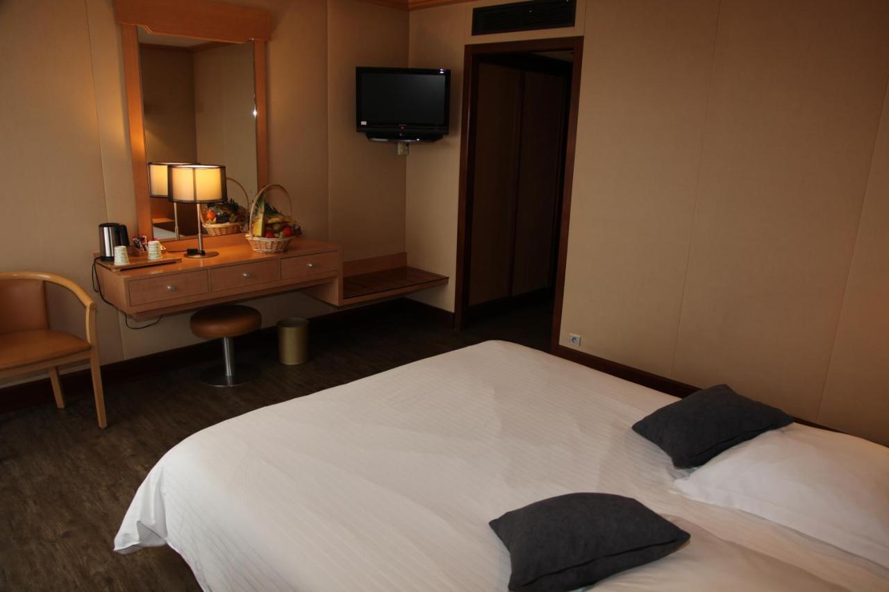 Amiraute Hotel Golf Deauville Touques Εξωτερικό φωτογραφία