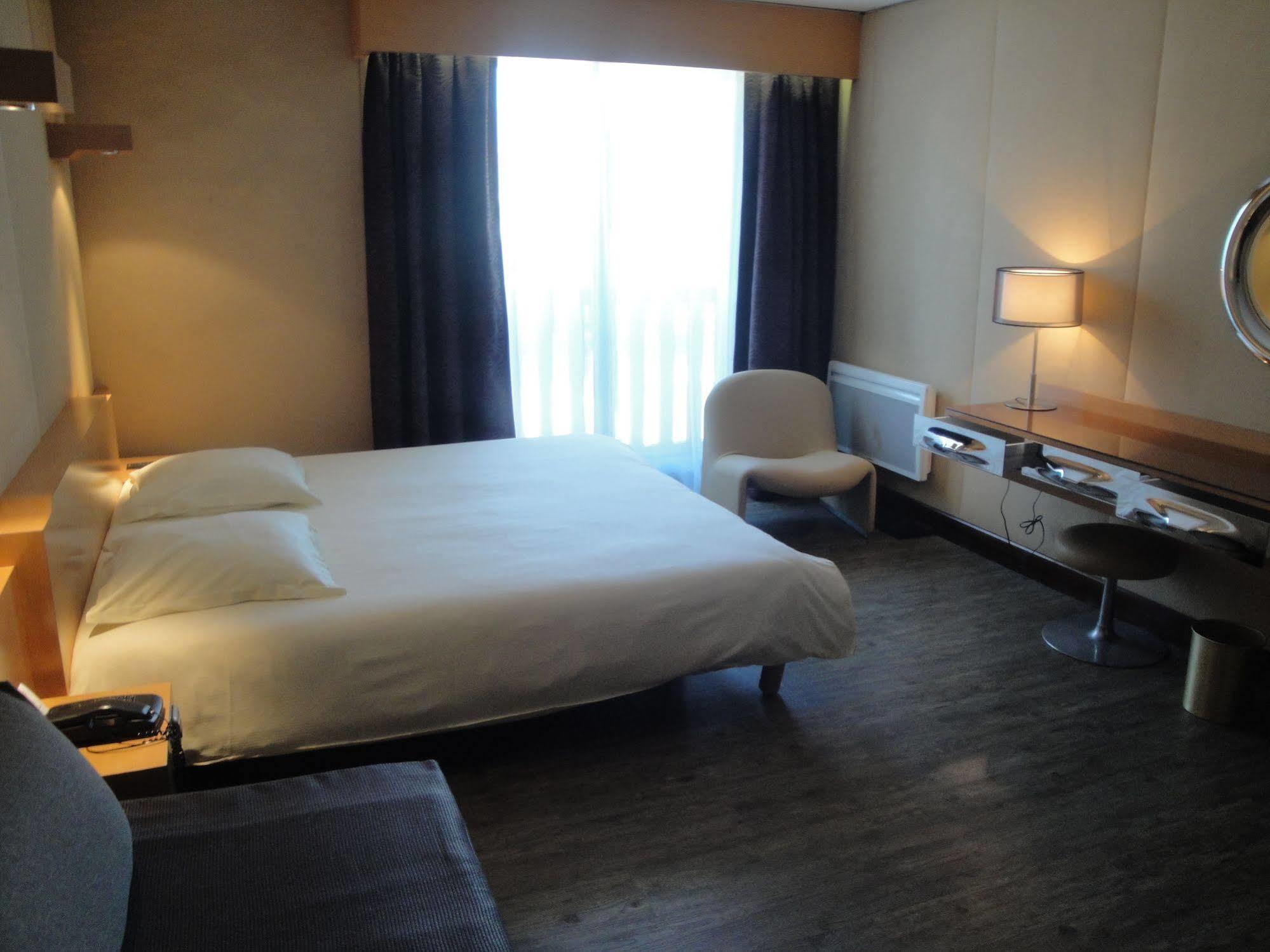 Amiraute Hotel Golf Deauville Touques Εξωτερικό φωτογραφία