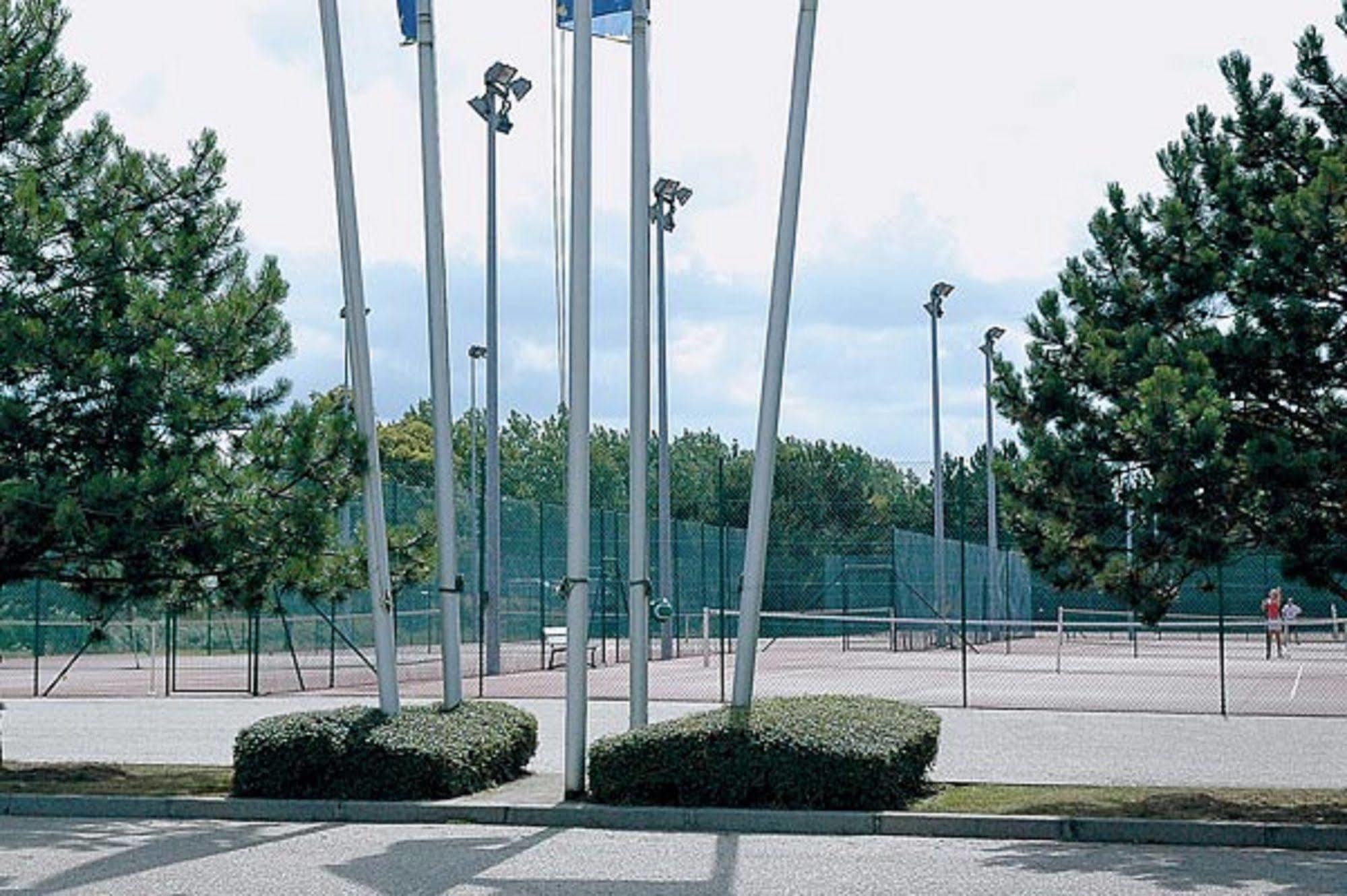 Amiraute Hotel Golf Deauville Touques Εξωτερικό φωτογραφία