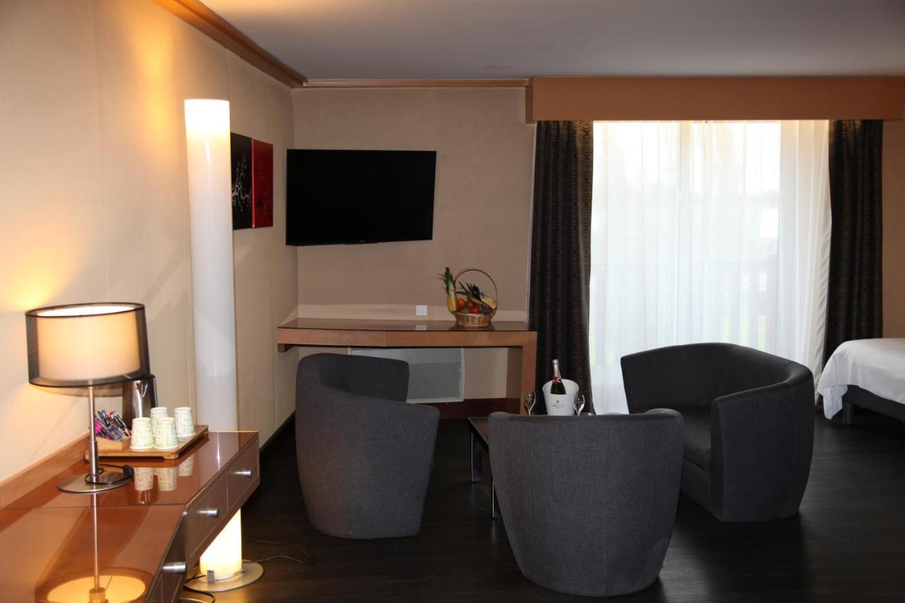 Amiraute Hotel Golf Deauville Touques Εξωτερικό φωτογραφία