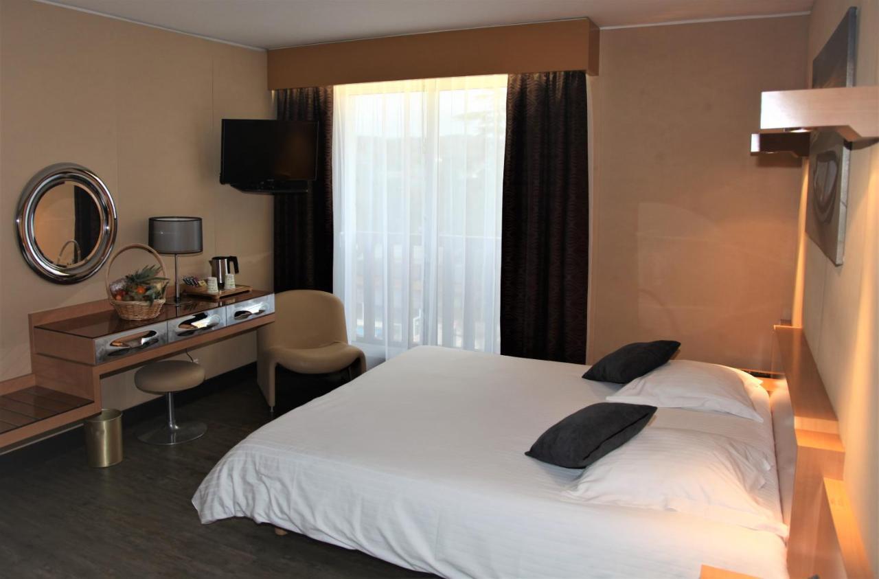 Amiraute Hotel Golf Deauville Touques Εξωτερικό φωτογραφία